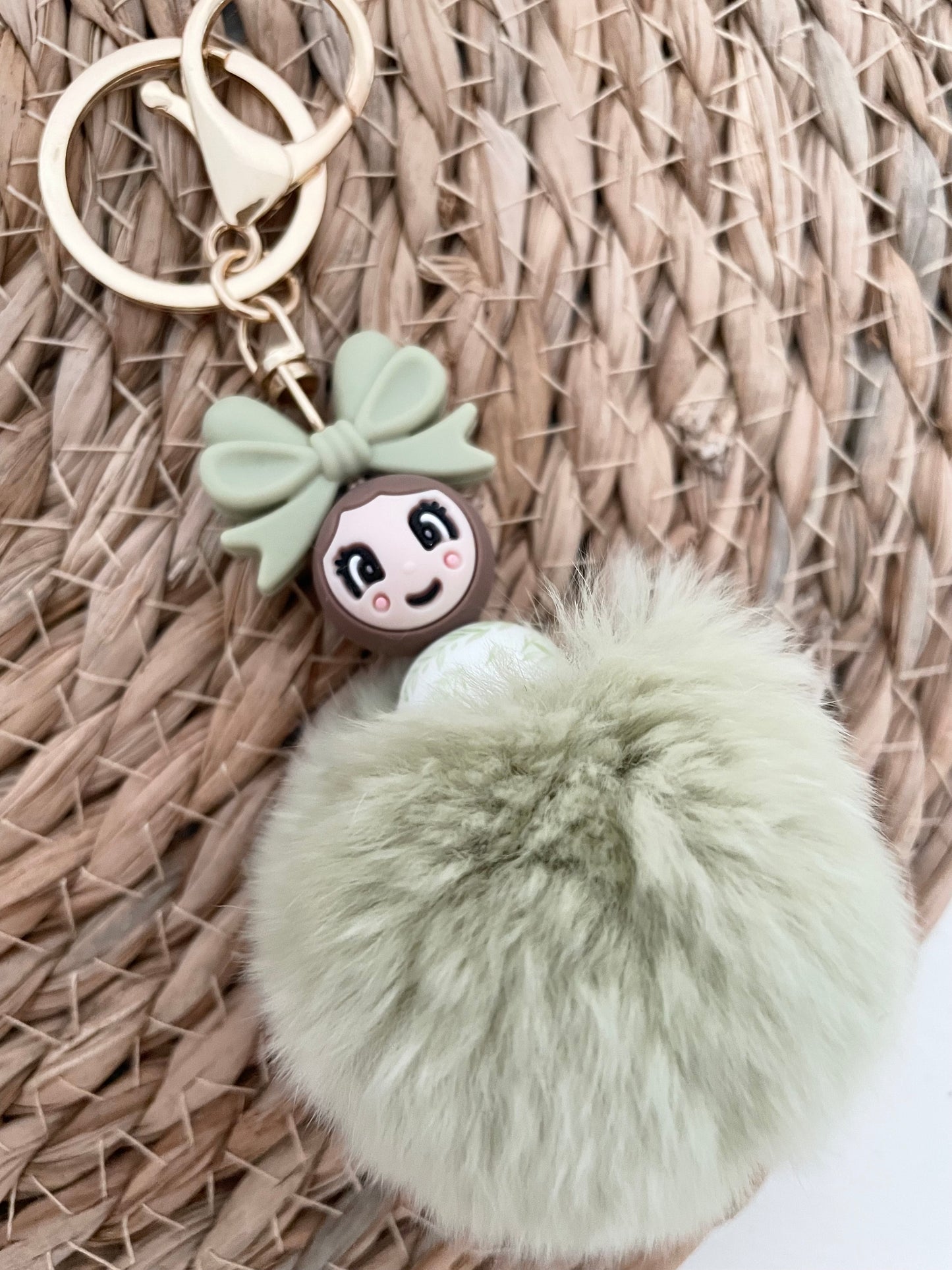 Gelukspopje met pompon - Sage