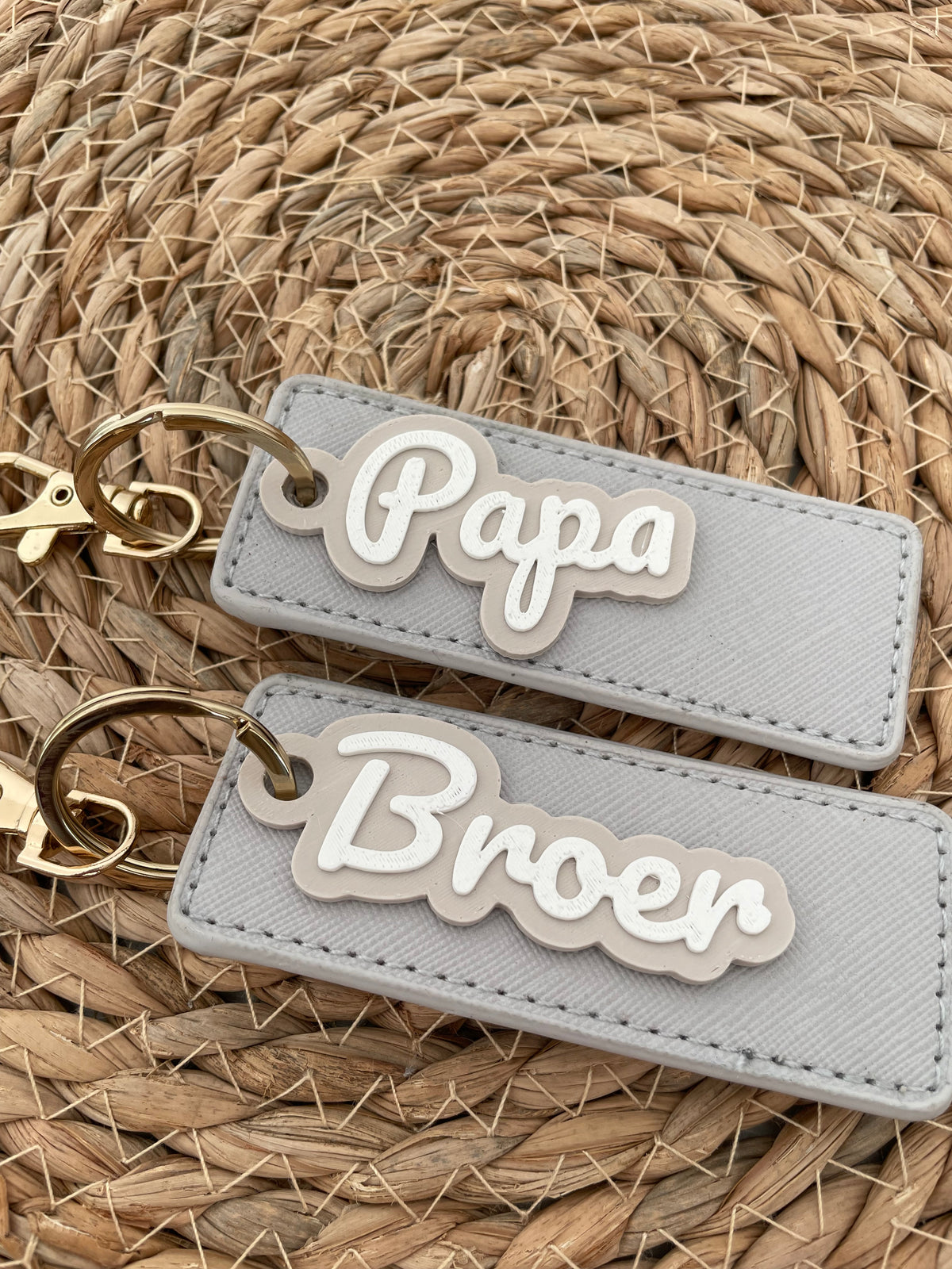 Sleutelhanger plat grijs met tag
