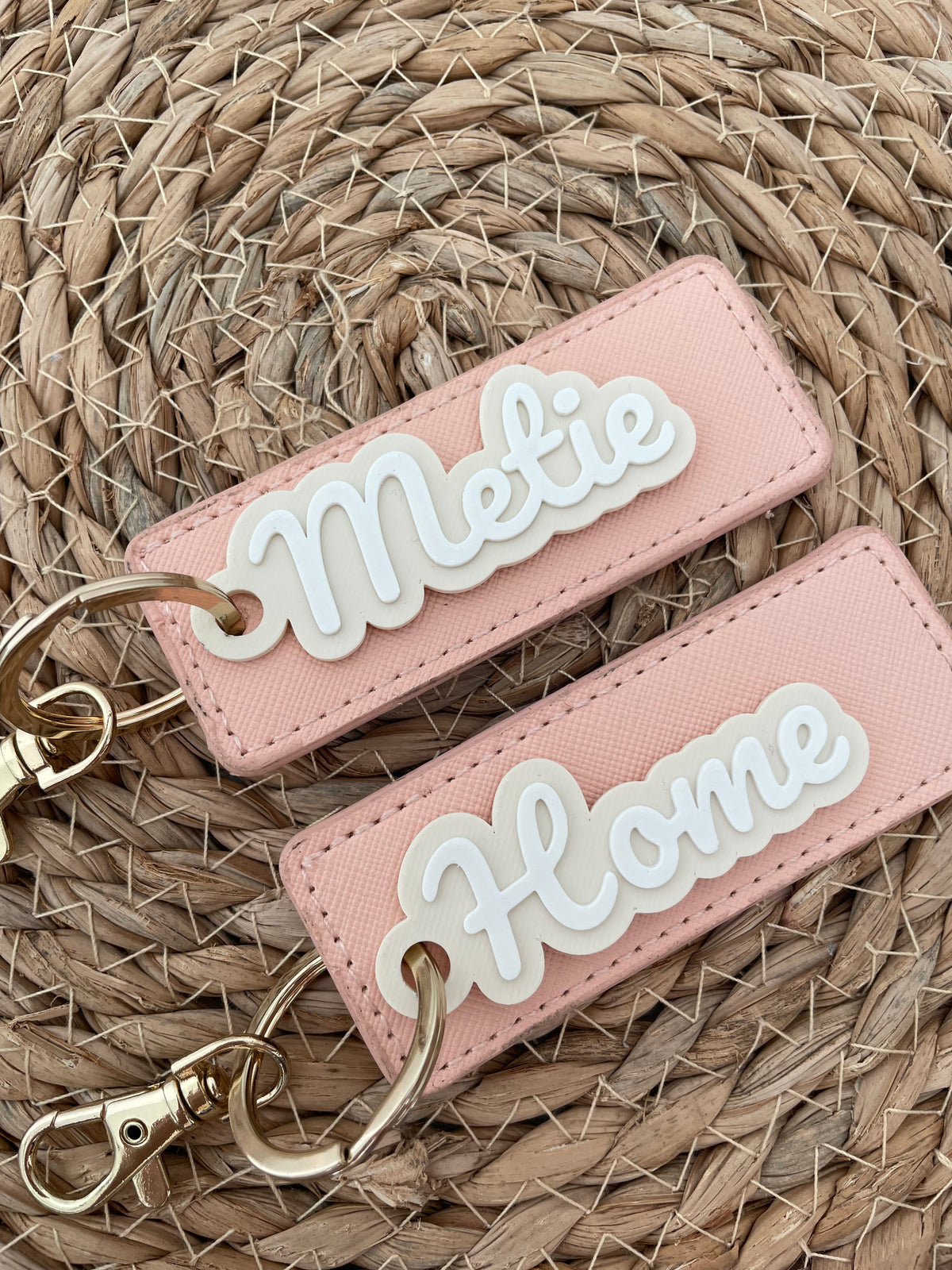 Sleutelhanger plat zalmroze met tag