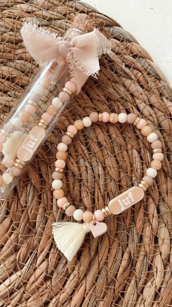 Armbandje juf kraal 1